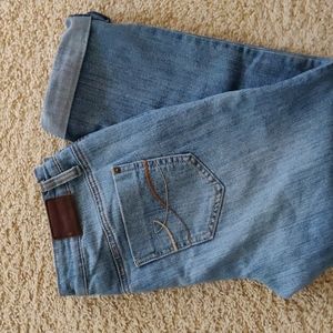 Size 6 DKNY Soho capri length denim with cuffed hem